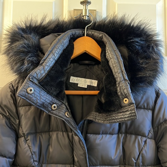 Gorgeous Goose Down Coat with fur hood - Picture 3 of 8